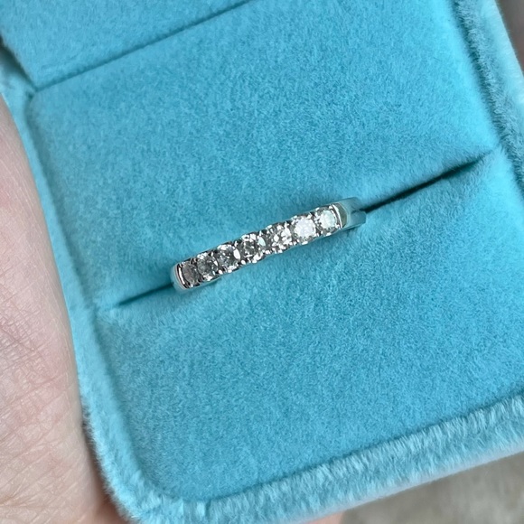 18K Diamond Ring - Picture 3 of 10